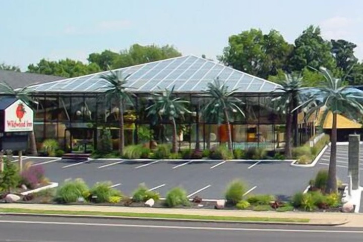 Wildwood Inn Tropical Dome & Theme Suites