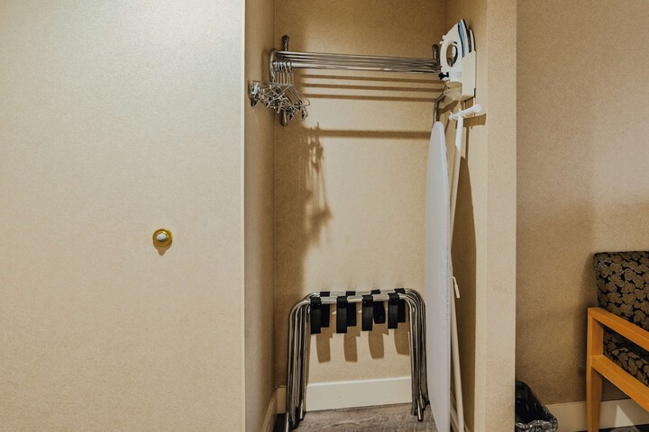 Room 35 of 71