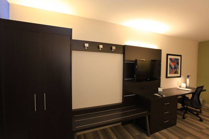 Room 51 of 90