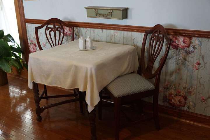 Dining 30 of 43