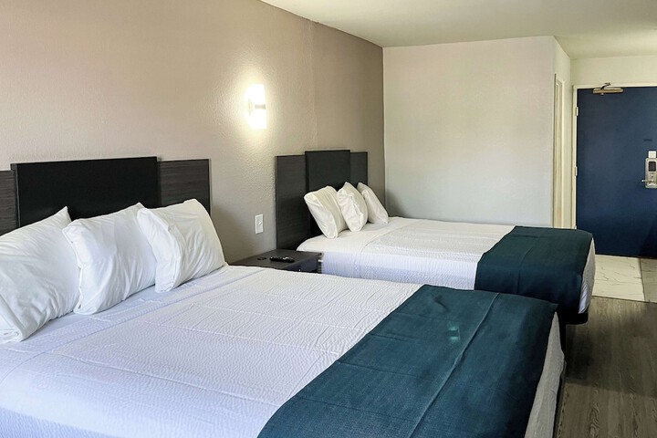 Studio 6 Suites Delano CA