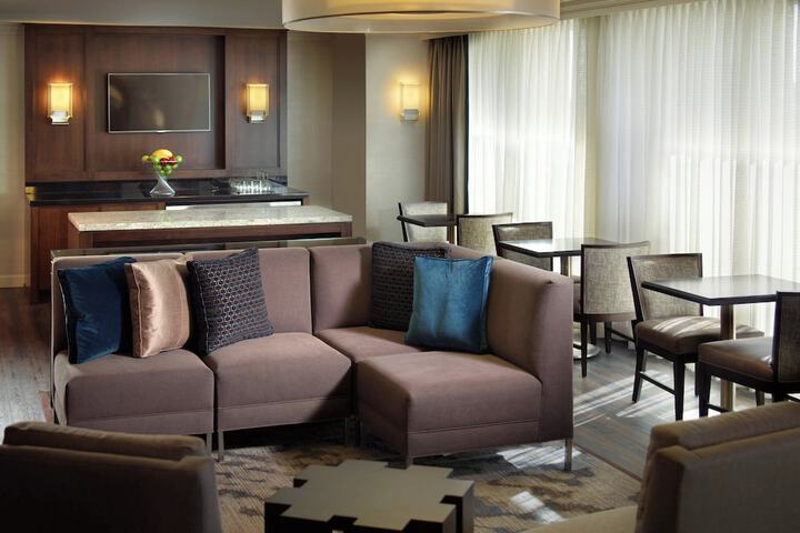 Lounge 49 of 61