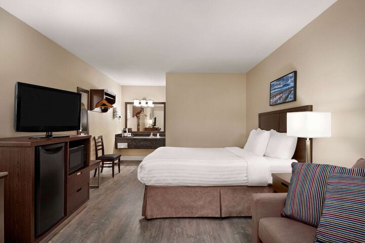 Room 18 of 28