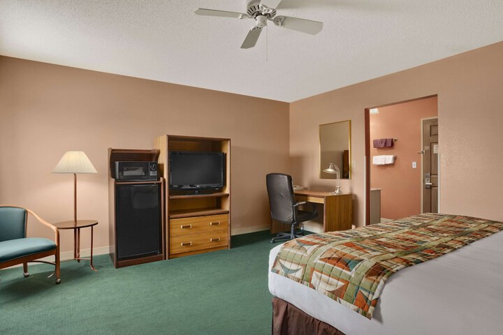 Room 16 of 19
