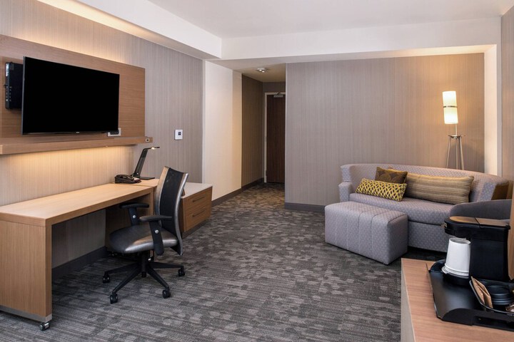 Courtyard by Marriott Detroit Farmington
