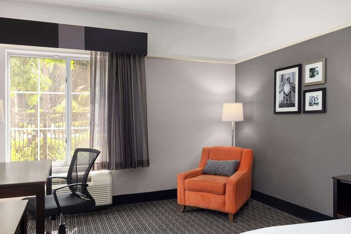 Room 16 of 37