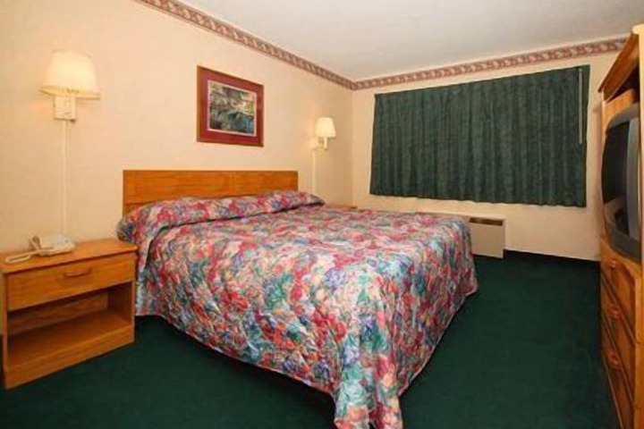 Room 8 of 30