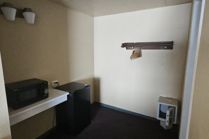 Room 11 of 27