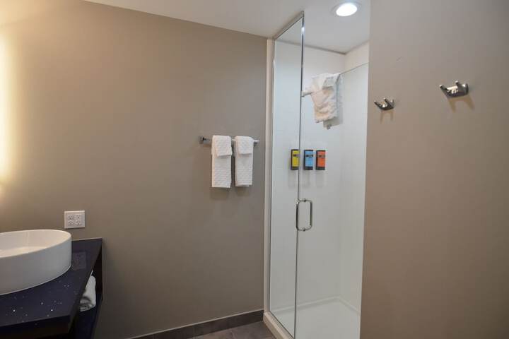 GLō Best Western Enid OK Downtown / Convention Center Hotel