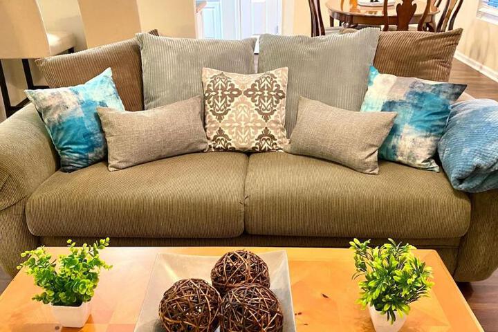 Spacious & comfy home in ultra-convenient location 2025 Traveller Award Winner
