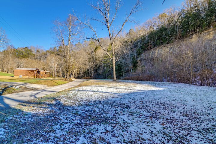 Peaceful Beattyville Cabin Near Red River Gorge!