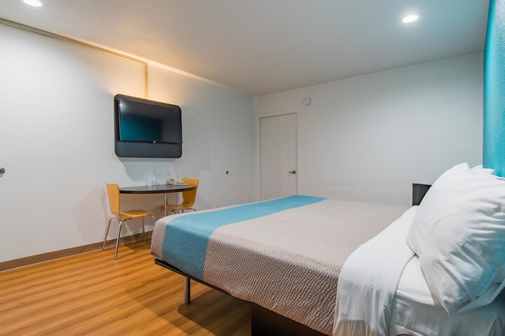 Room 27 of 35