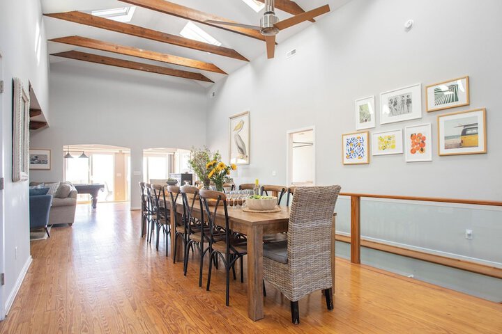 Lighthouse by Avantstay Beachfront View Home w / Pool Table & Ping Pong