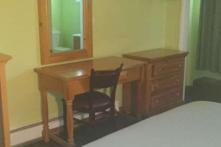 Room 9 of 32