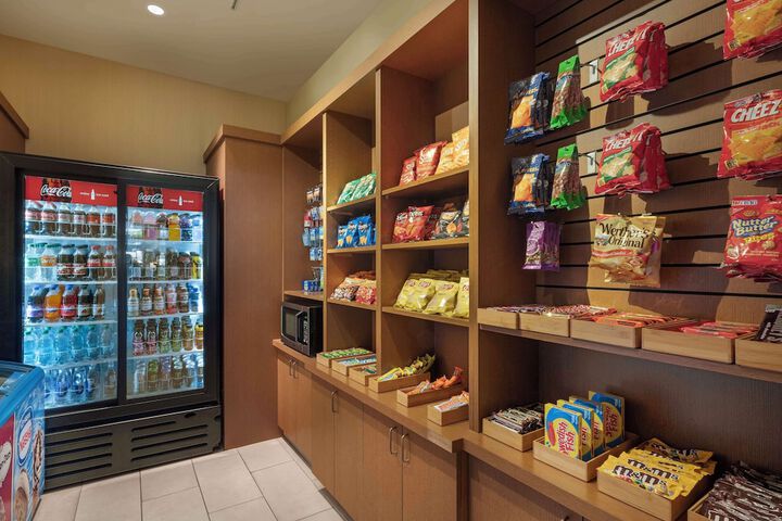 Hilton Indianapolis Hotel & Suites