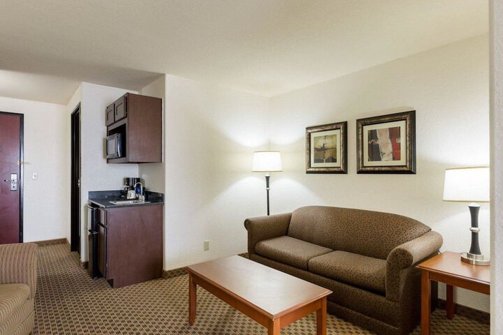 Room 9 of 25