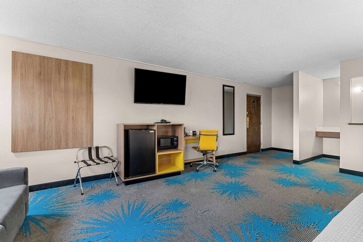 Room 10 of 40