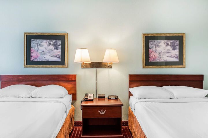 Room 10 of 34