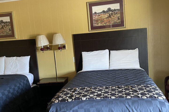Room 6 of 15