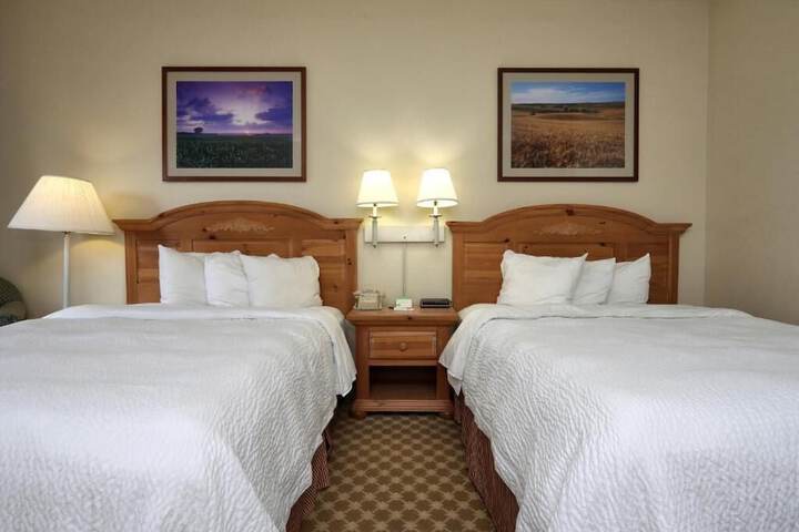 Lancaster Inn and Suites