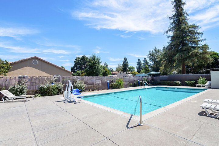 Pool 5 of 39
