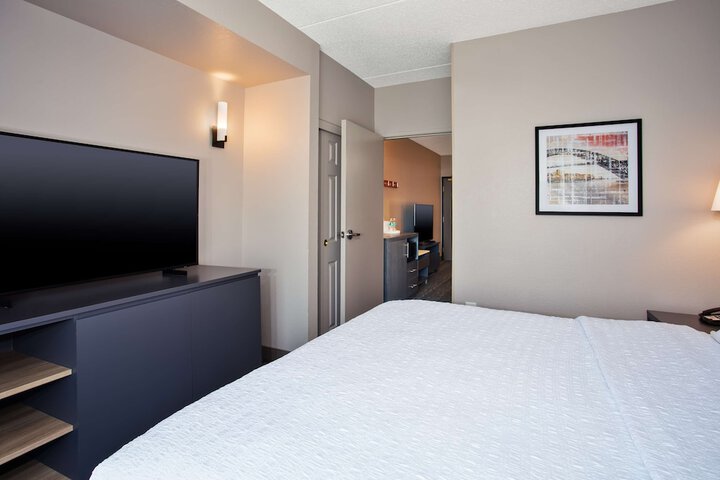 Hampton Inn & Suites Newark Airport Elizabeth