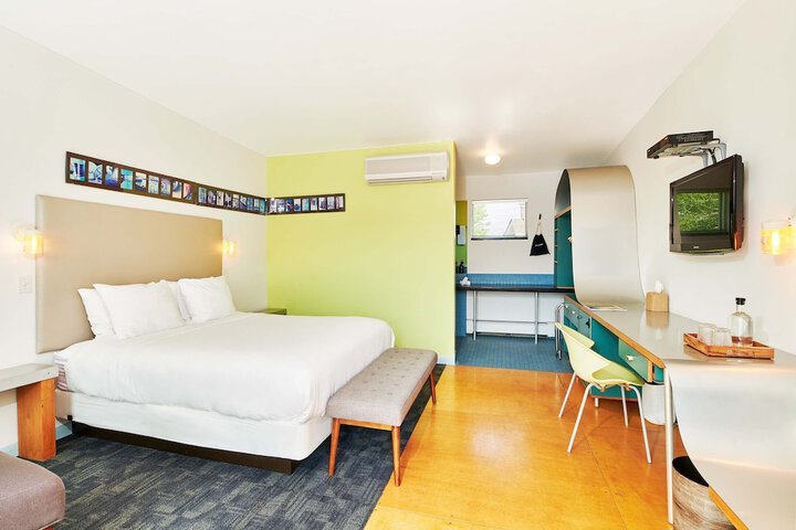Room 28 of 63