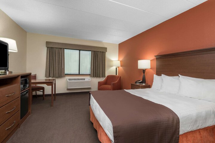 Room 10 of 24