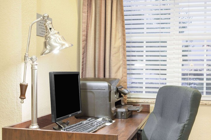 Business Center 22 of 22