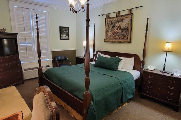 Room 14 of 37