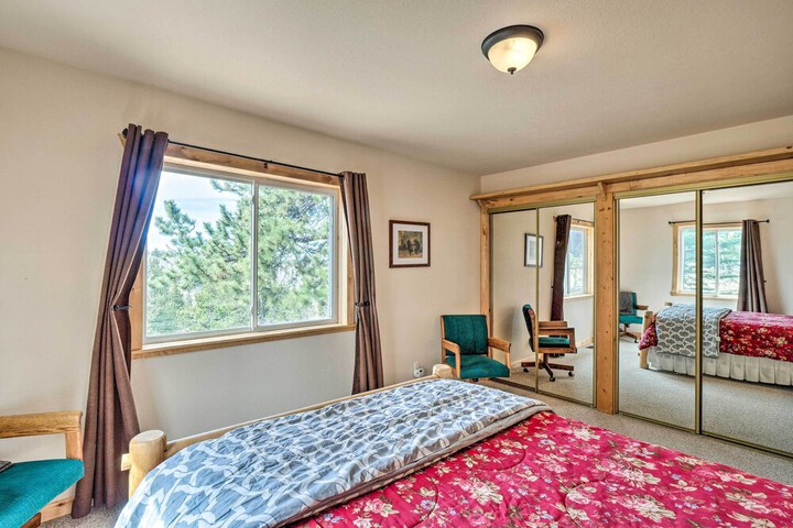 Grand Jefferson Home w / Stunning Mtn Views!