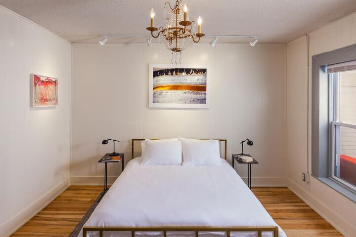 Room 10 of 20