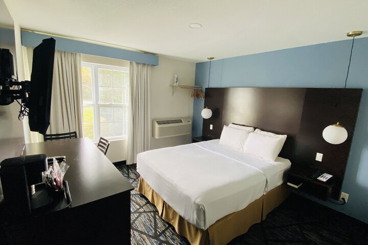 Clearwater Lakeshore Motel