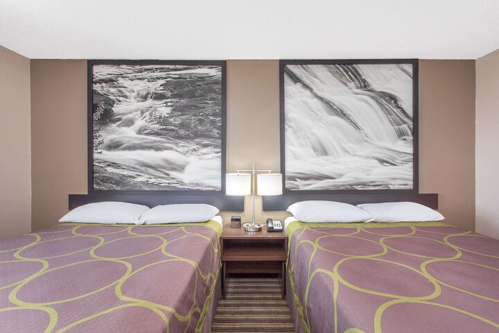 Room 4 of 16