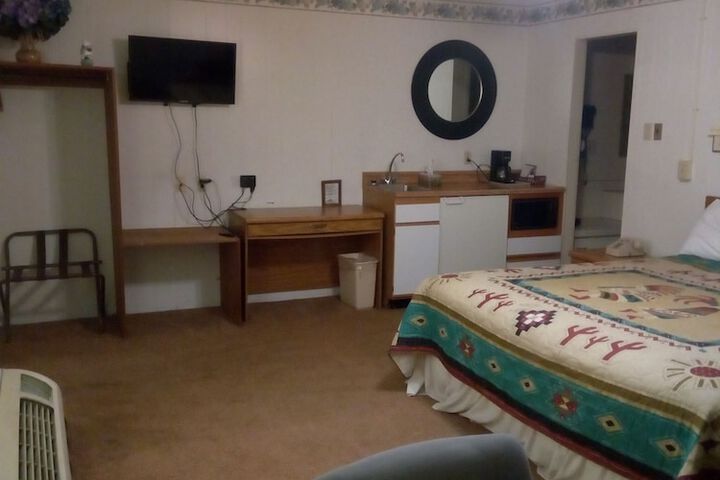 Room 25 of 37