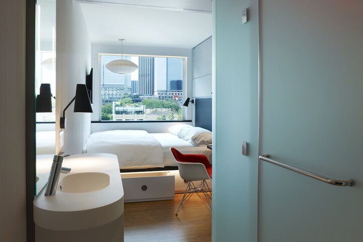 Room 26 of 43