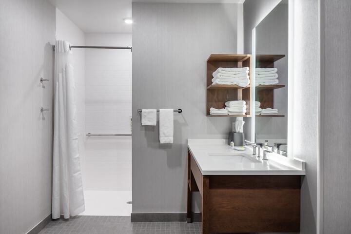 Staybridge Suites Iowa City Coralville by IHG