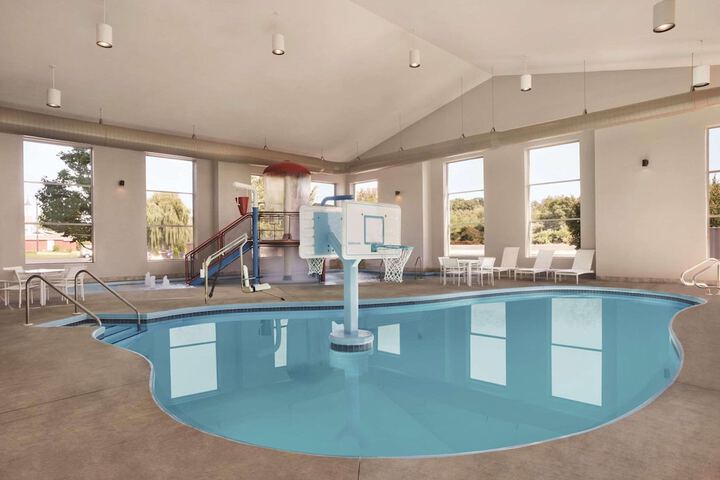 Country Inn & Suites by Radisson Madison Southwest, WI