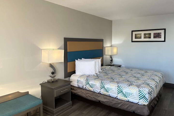 Room 9 of 16