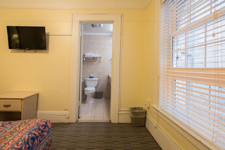 Room 16 of 41
