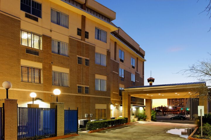 Hotel 5 of 65