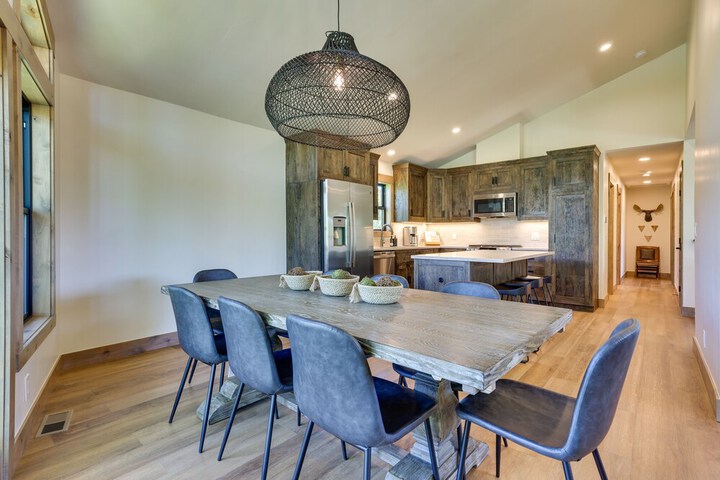 Updated Silverthorne Home w / Hot Tub & Mtn Views!