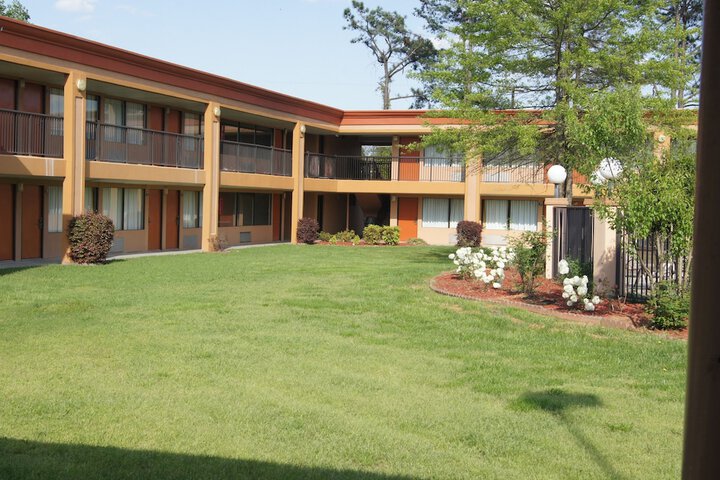Hotel Exterior 100 of 110