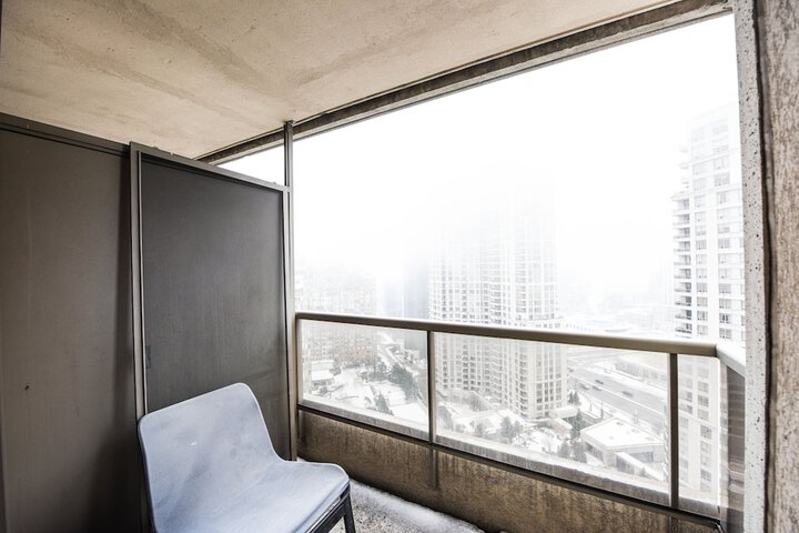 Room 27 of 32