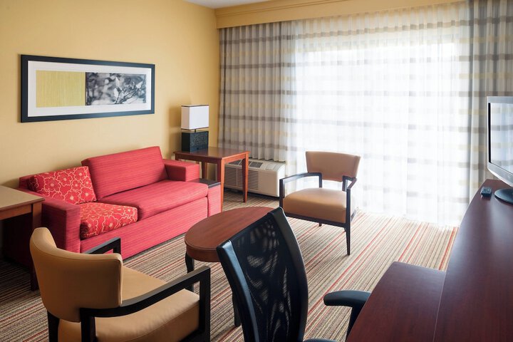 Room 14 of 28