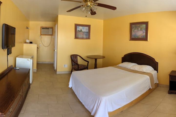 Room 8 of 12