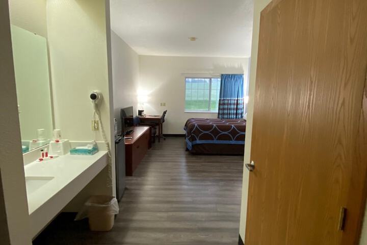 Room 18 of 29
