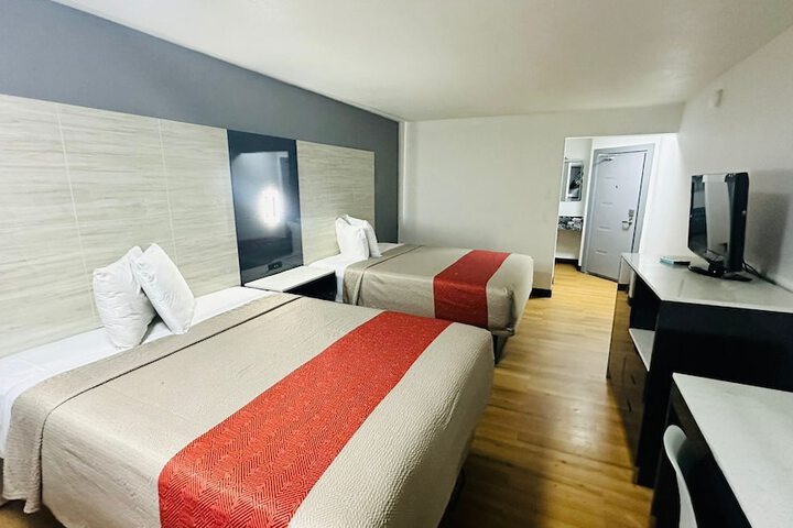 Room 10 of 19