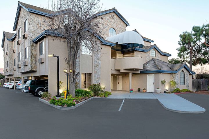 Hotel 2 of 41