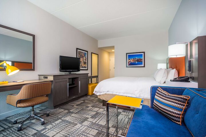 Room 12 of 28